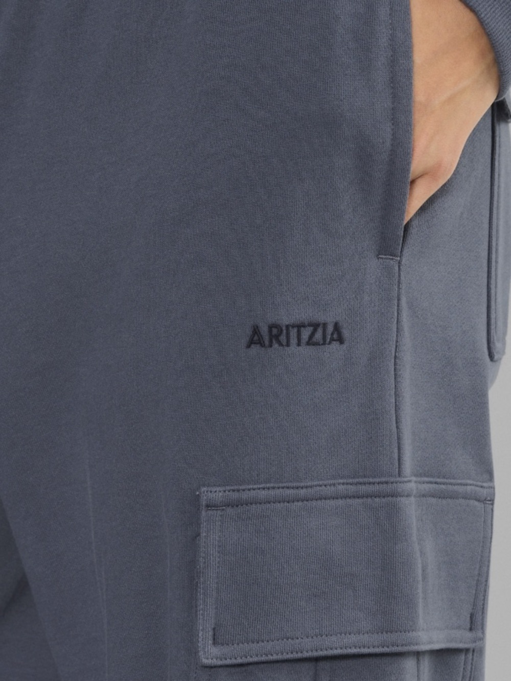 Aritzia Terry Sweatfleece Mega Cargo Sweatpant - Picture 2 of 5
